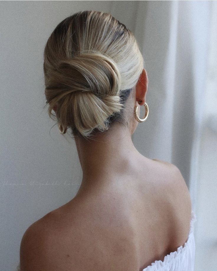 Stunning Wedding Hairstyles Brides We’ll Be Seeing in 2025